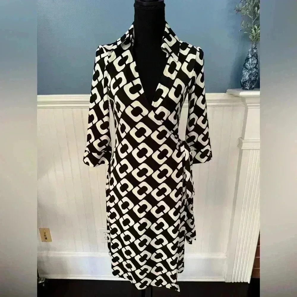 Diane von Furstenberg Vintage Julian 100% Silk Jersey Wrap Dress Chain Link SZ 6 - Picture 6 of 11